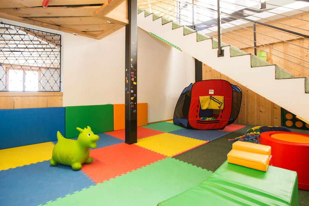 Berghaus Nagens Hostel Флимс Екстериор снимка